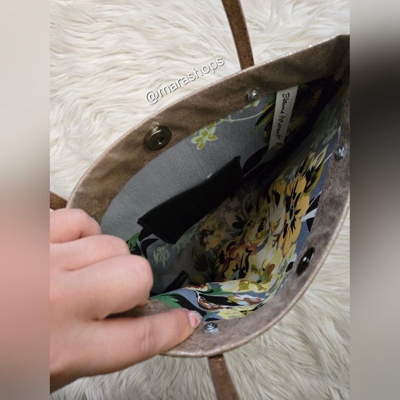 Elaine Arsenault Small Metallic Tote Bag - Picture 6 of 6